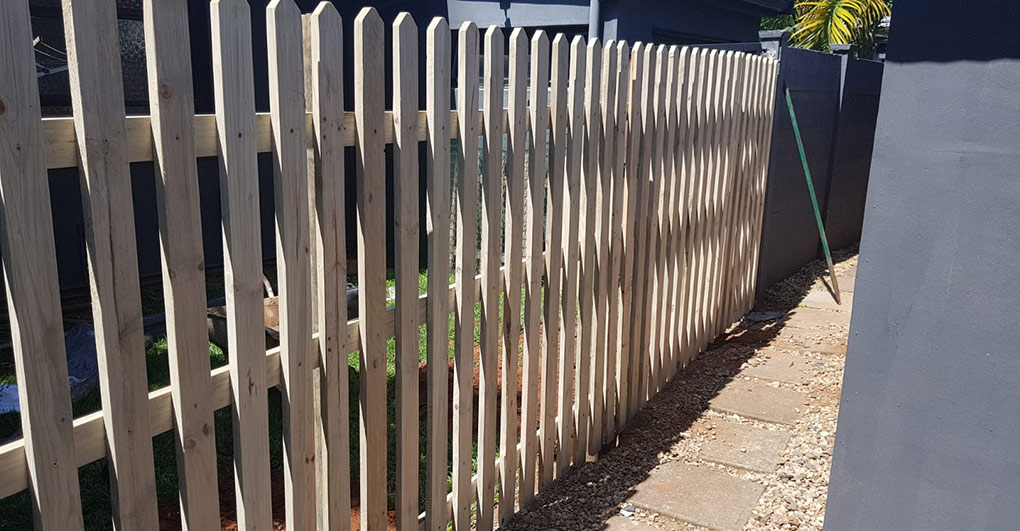 Durban Poles install picket fencing